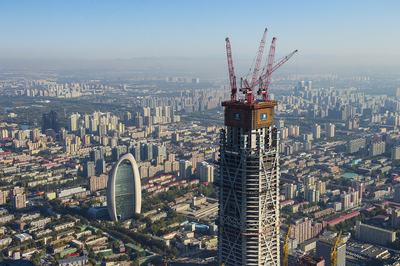 “空中造楼机”4次提档升级迈上建筑科技高峰